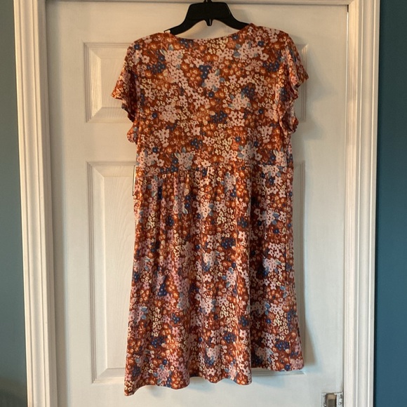 Women’s dress - Picture 2 of 4